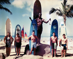 Surfers with Duke Kahanamoku Statue