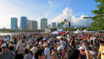 Lantern Floating Hawaii Crowd on Beach